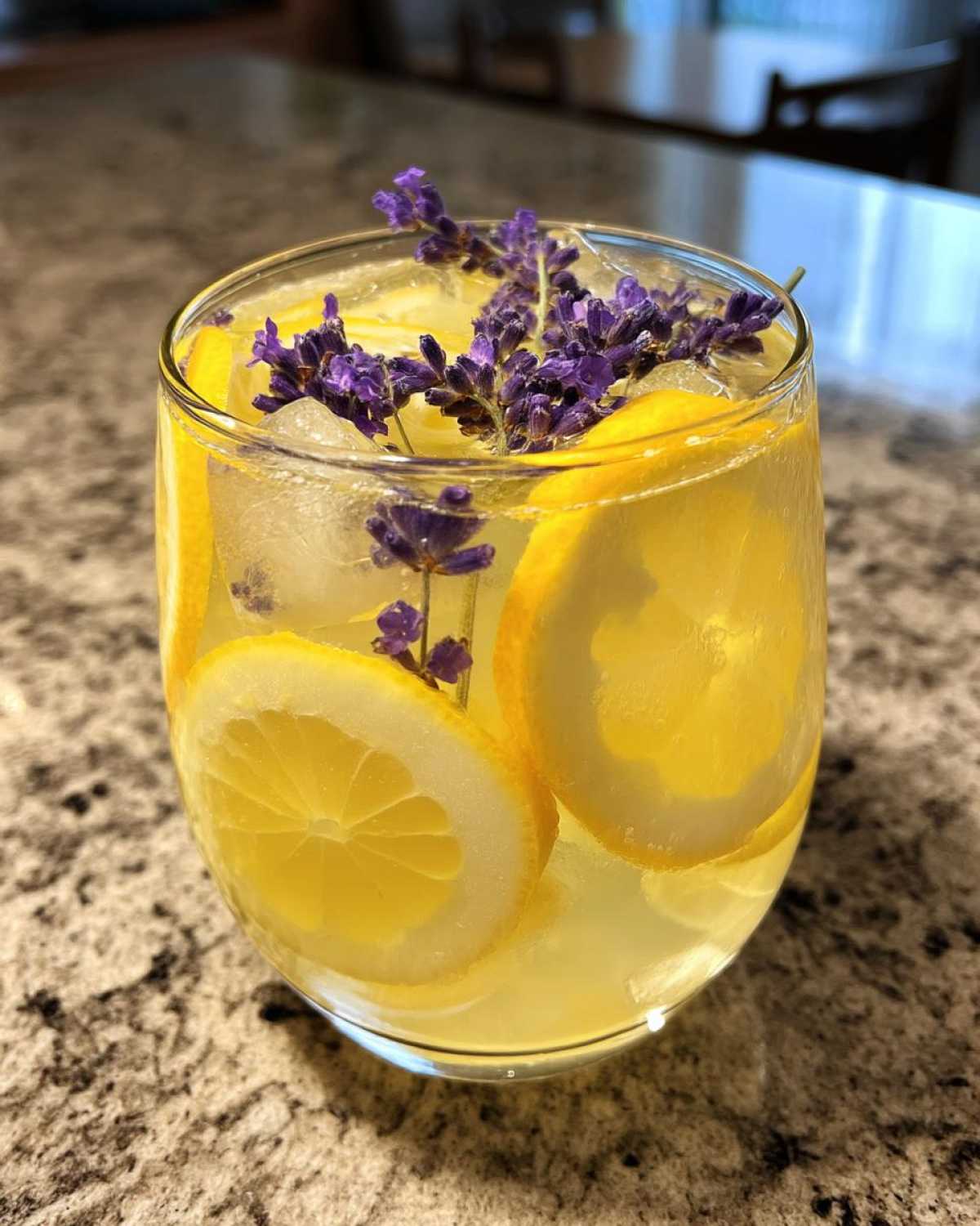 Fragrant Lavender Lemonade - detail 1