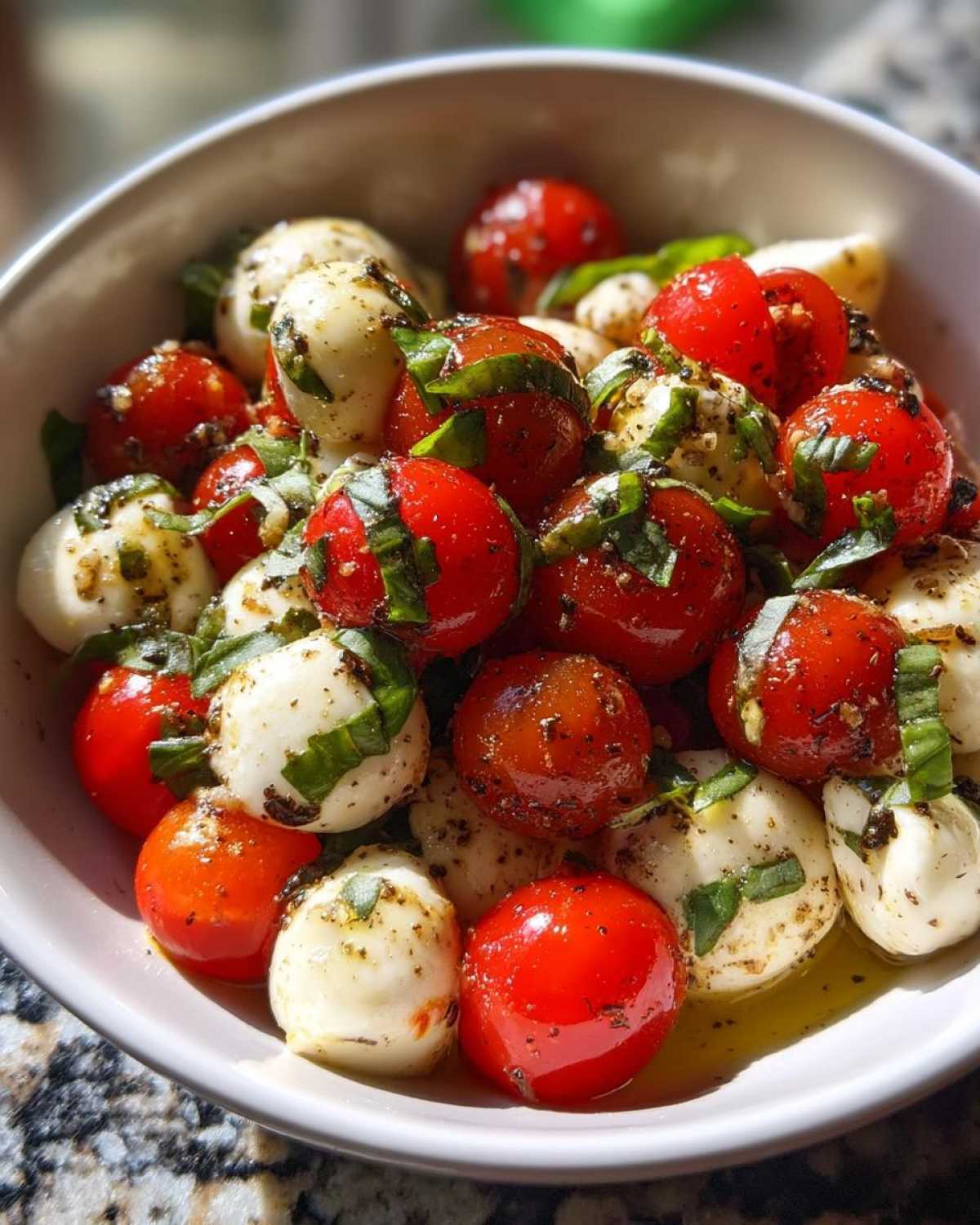 15 Minute Caprese Salad with Cherry Tomatoes - detail 3