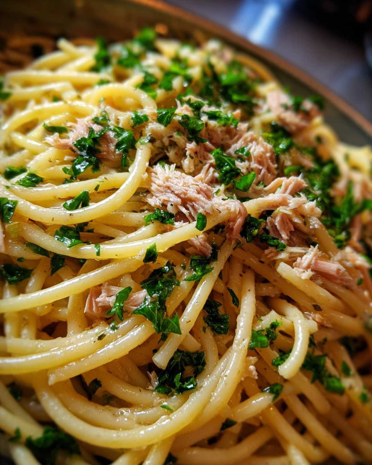 Lemon garlic tuna pasta - detail 3