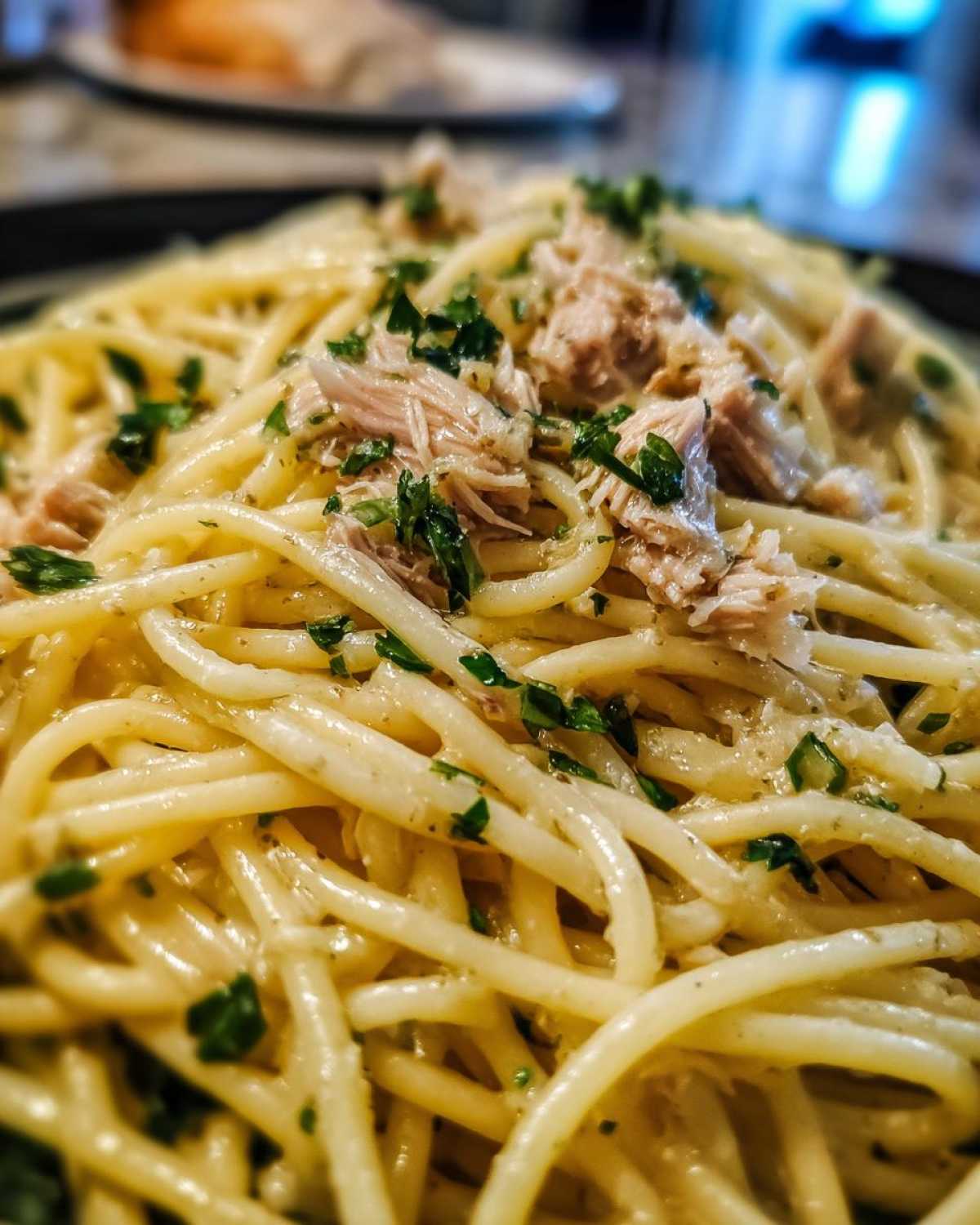 Lemon garlic tuna pasta - detail 1