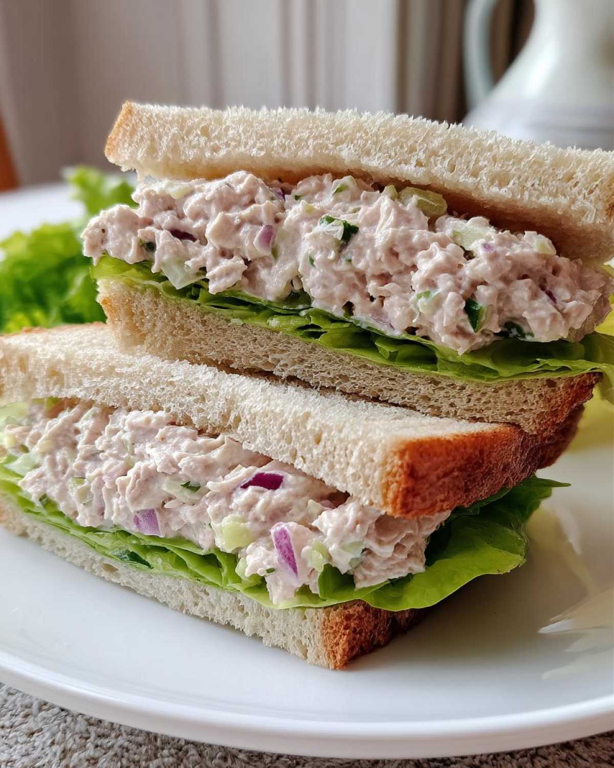 Classic tuna sandwich - detail 1