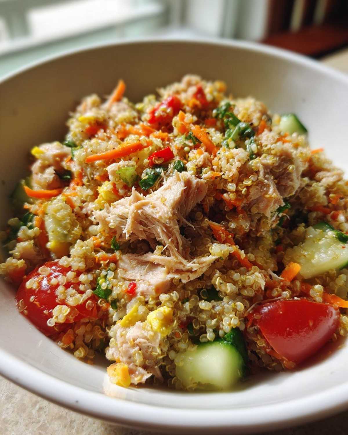 Tuna quinoa bowl - detail 3