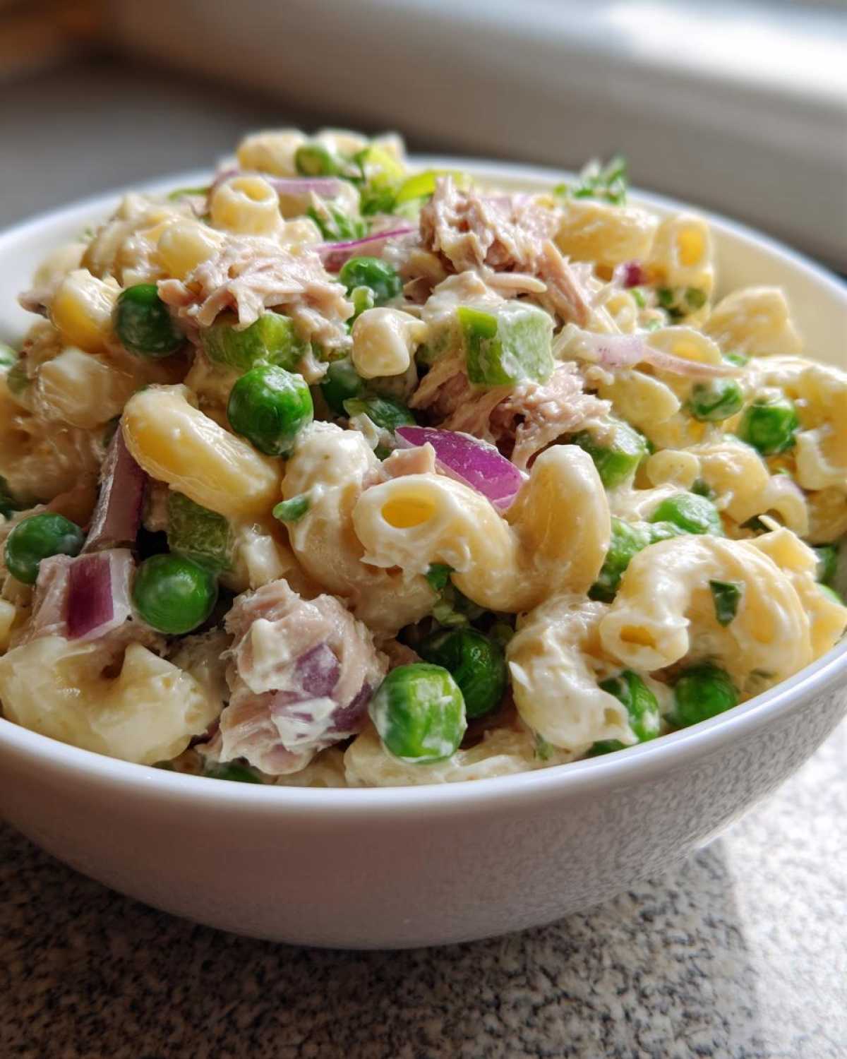 Classic tuna pasta salad - detail 1
