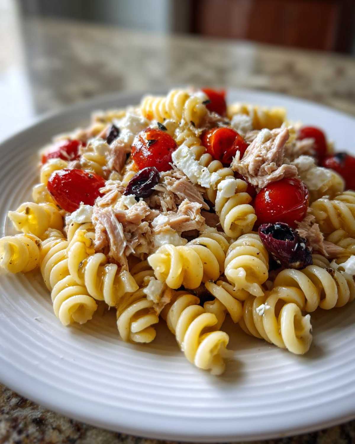 Mediterranean tuna pasta salad - detail 3