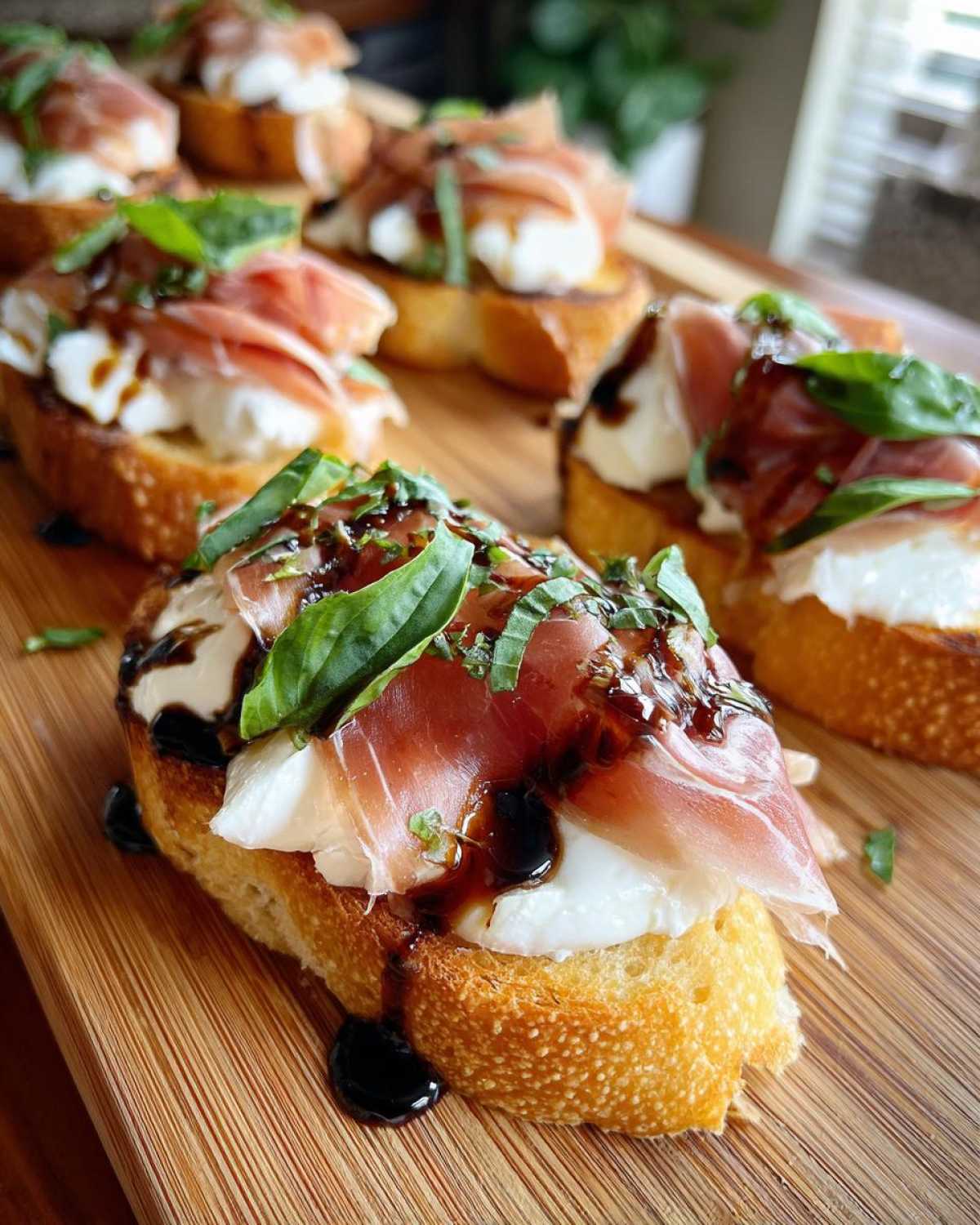 Burrata & Prosciutto Crostini - detail 3