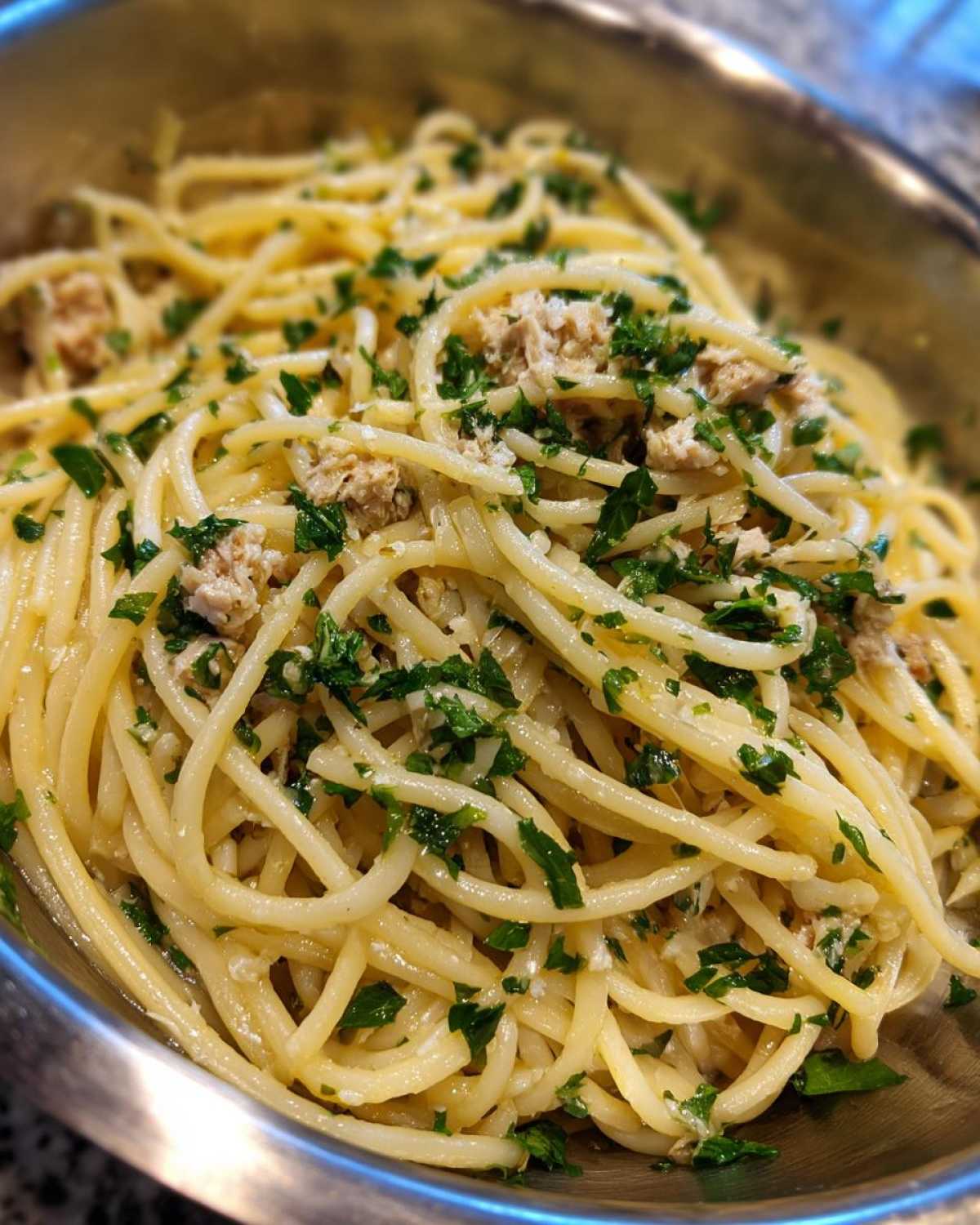 Lemon garlic tuna pasta - detail 2