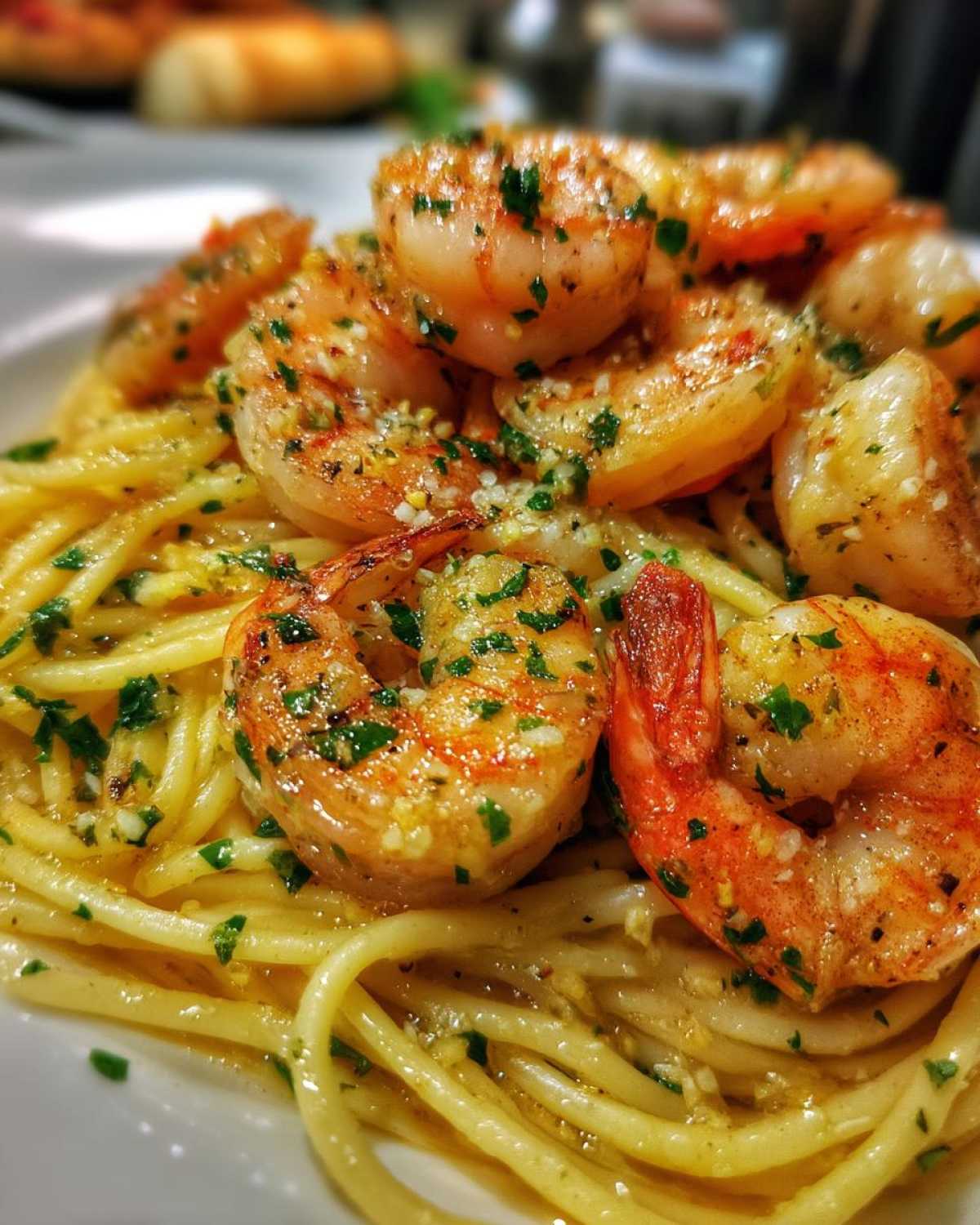 Quick Garlic Butter Shrimp Scampi Pasta - detail 1